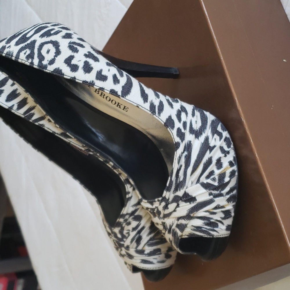Audrey Brooke Blk&Wht Garth Cheetah Pumps